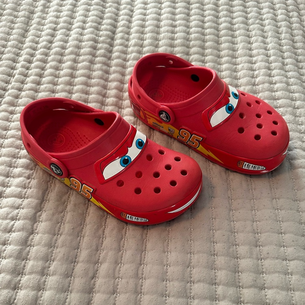 Crocs x Disney Lightning McQueen Crocs